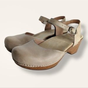 Dansko Sam Buckle Clogs size EU41 or US 10.5-11